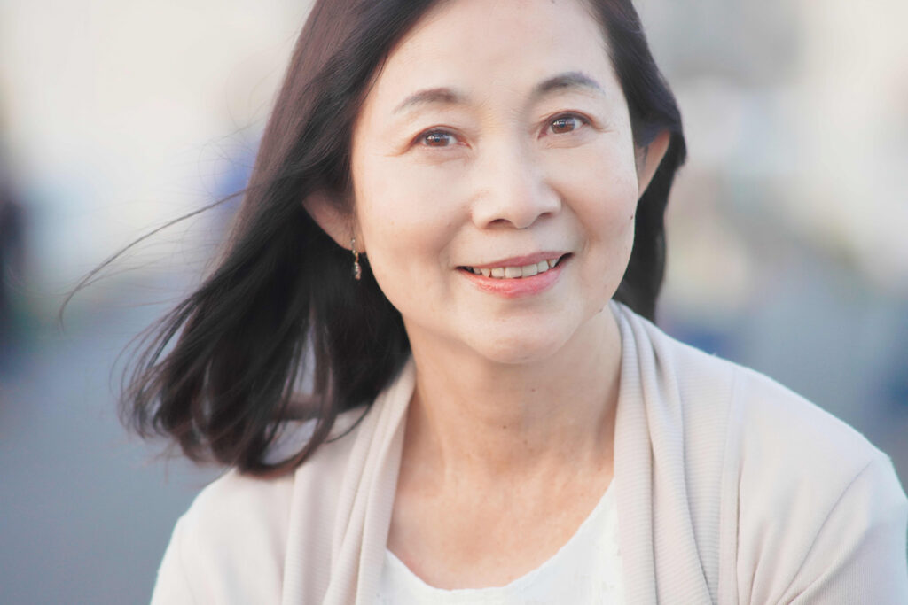 ジェルを使う女性